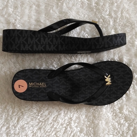 Michael Kors Shoes - Michael Kors Signature🖋️ Flip Flops Sz 7 - NWT